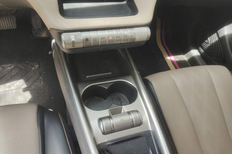 Used BYD Dolphin 2023 420 km Fashion Edition Gear Lever