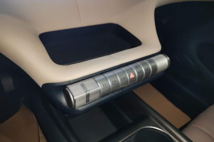 Used BYD Dolphin 2023 420 km Fashion Edition Gear Lever