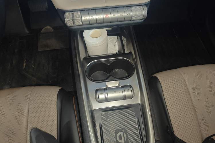 Used BYD Dolphin 2023 420 km Fashion Edition Gear Lever
