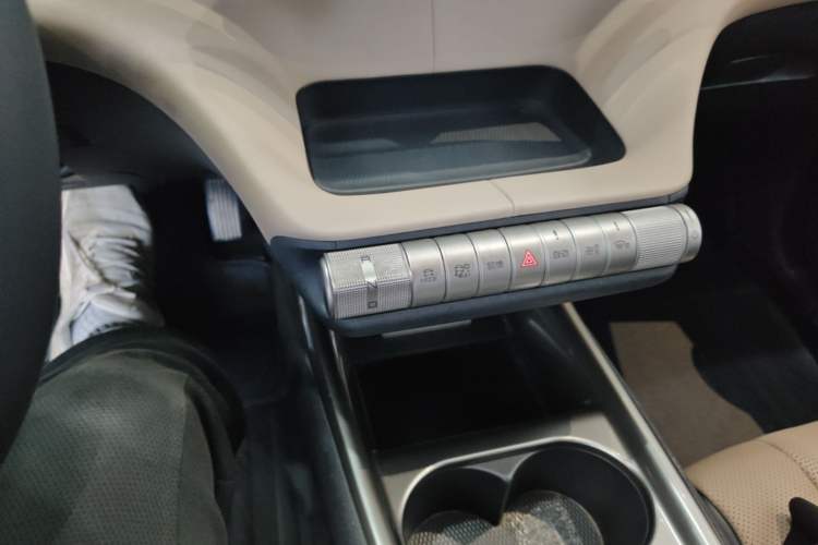 Used BYD Dolphin 2023 420 km Fashion Edition Gear Lever