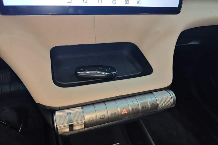 Used BYD Dolphin 2023 420 km Fashion Edition Gear Lever