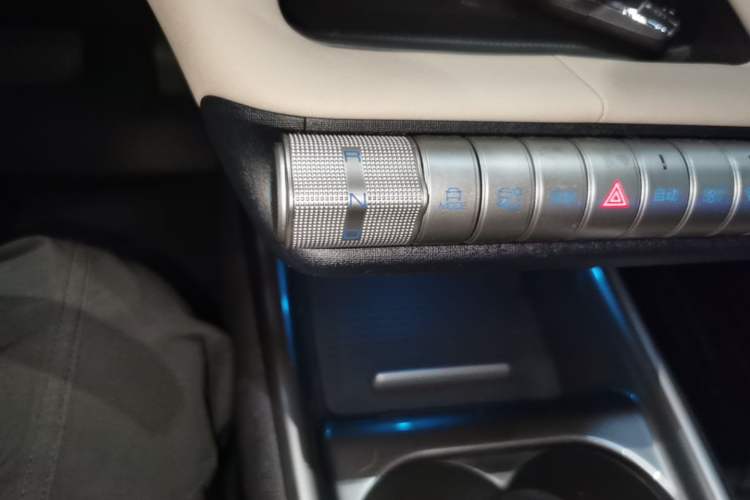 Used BYD Dolphin 2023 420 km Fashion Edition Gear Lever