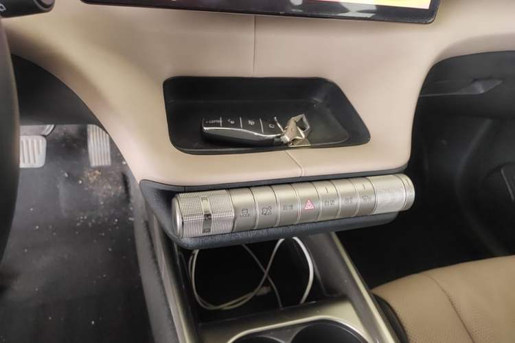 Used BYD Dolphin 2023 420 km Fashion Edition Gear Lever