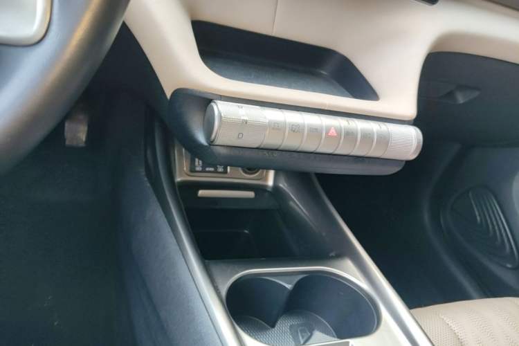Used BYD Dolphin 2023 420 km Fashion Edition Gear Lever
