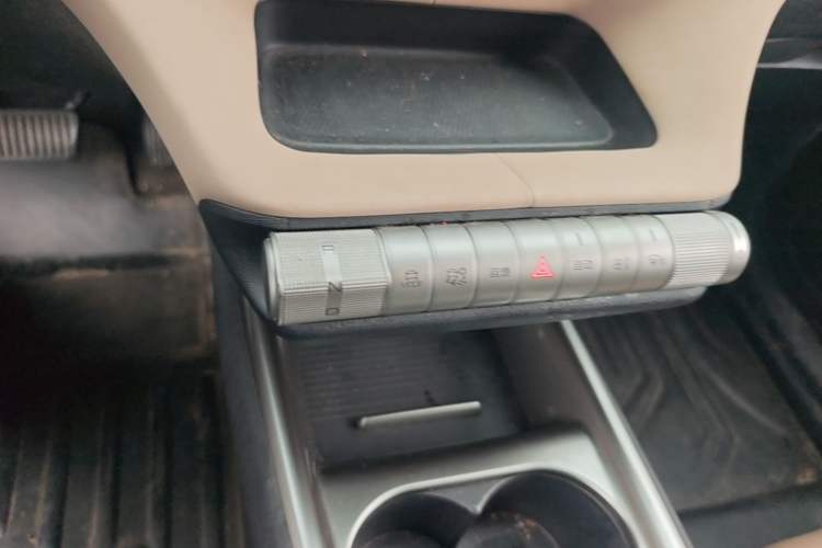 Used BYD Dolphin 2023 420 km Fashion Edition Gear Lever