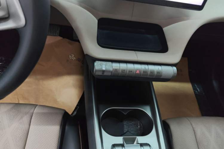 Used BYD Dolphin 2023 420 km Fashion Edition Gear Lever