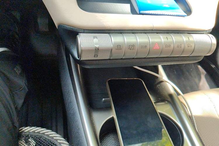 Used BYD Dolphin 2023 420 km Fashion Edition Gear Lever