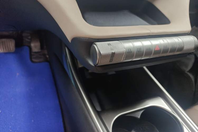 Used BYD Dolphin 2023 420 km Fashion Edition Gear Lever