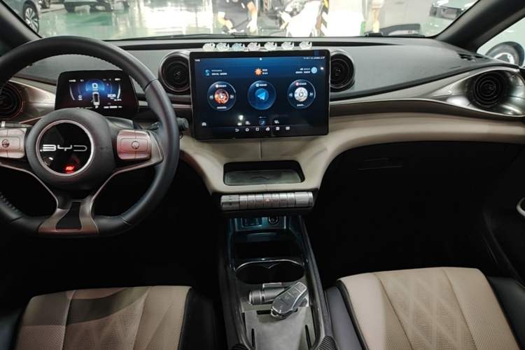 Used BYD Dolphin 2023 420 km Fashion Edition Gear Lever