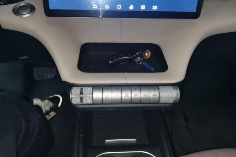 Used BYD Dolphin 2023 420 km Fashion Edition Gear Lever