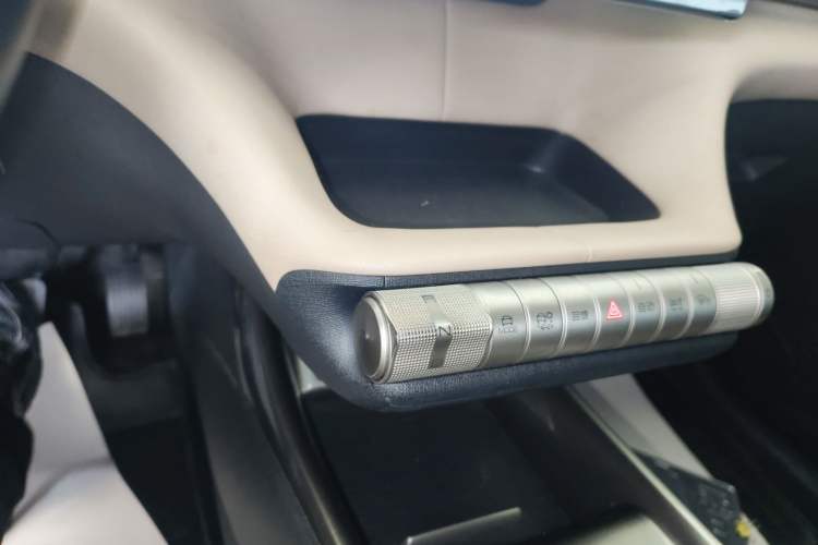 Used BYD Dolphin 2023 420 km Fashion Edition Gear Lever