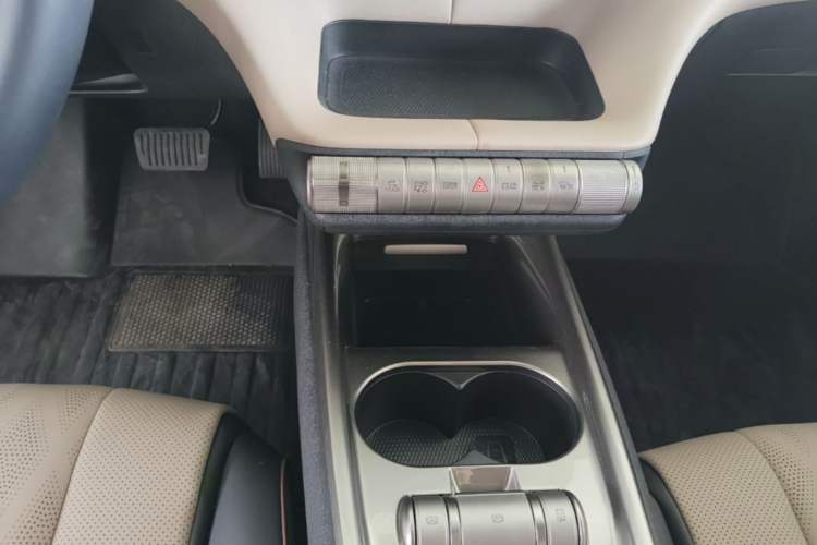 Used BYD Dolphin 2023 420 km Fashion Edition Gear Lever