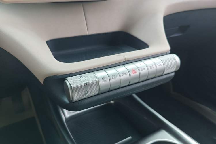 Used BYD Dolphin 2023 420 km Fashion Edition Gear Lever