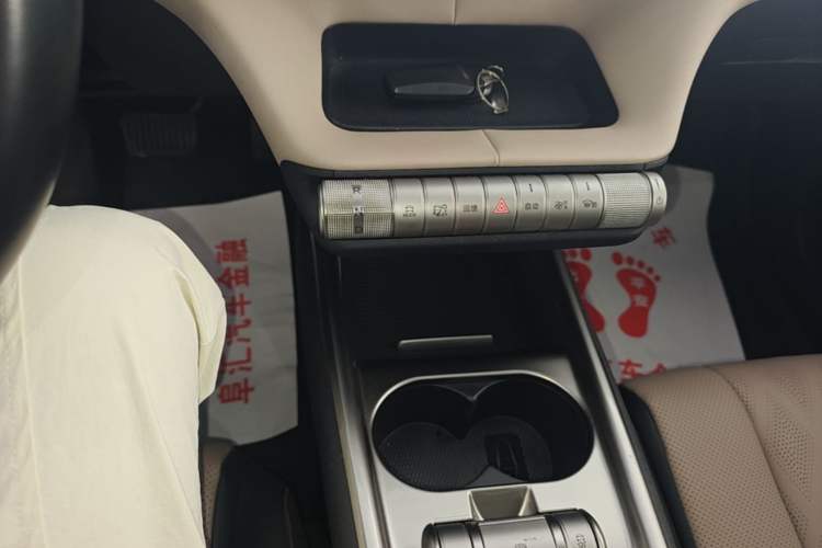 Used BYD Dolphin 2023 420 km Fashion Edition Gear Lever