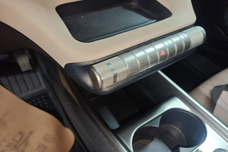 Used BYD Dolphin 2023 420 km Fashion Edition Gear Lever
