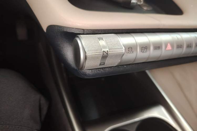 Used BYD Dolphin 2023 420 km Fashion Edition Gear Lever