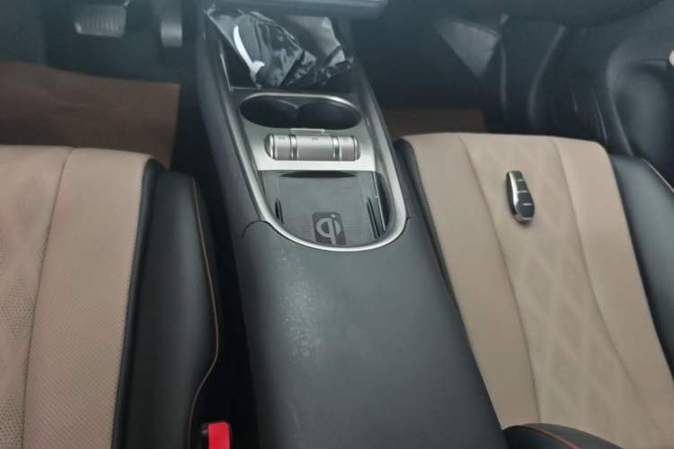 Used BYD Dolphin 2023 420 km Fashion Edition Gear Lever