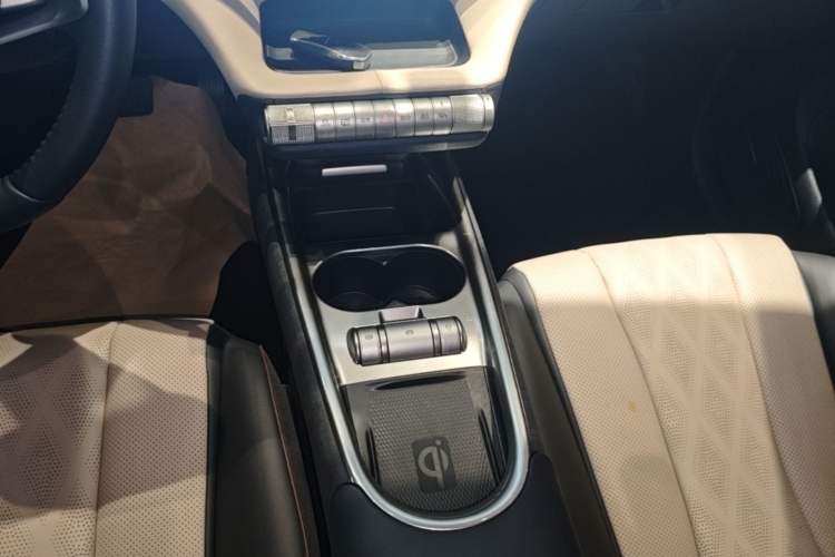 Used BYD Dolphin 2023 420 km Fashion Edition Gear Lever