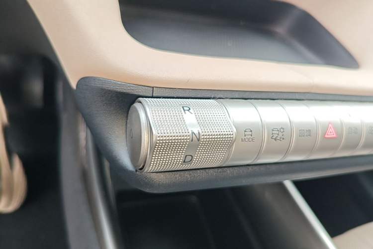 Used BYD Dolphin 2023 420 km Fashion Edition Gear Lever