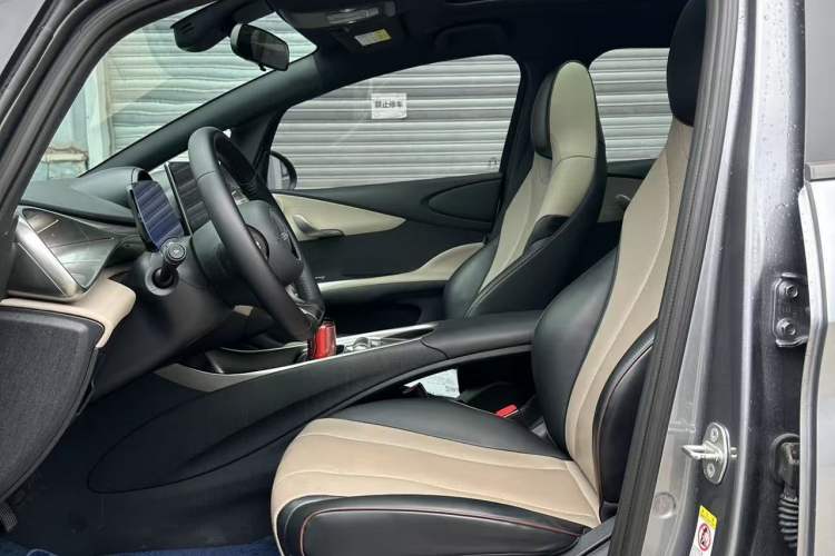 Used BYD Dolphin 2023 420 km Fashion Edition Interior 2