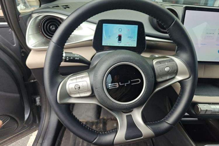 Used BYD Dolphin 2023 420 km Fashion Edition Interior 3