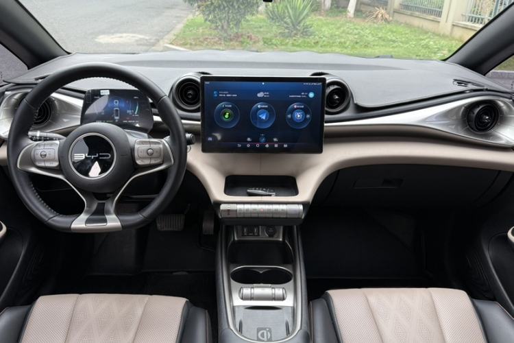 Used BYD Dolphin 2023 420 km Fashion Edition Interior 4