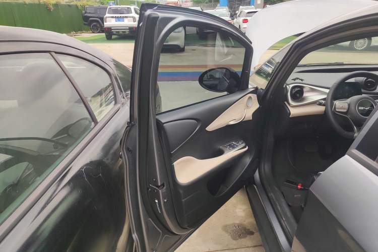 Used BYD Dolphin 2023 420 km Fashion Edition Interior 7