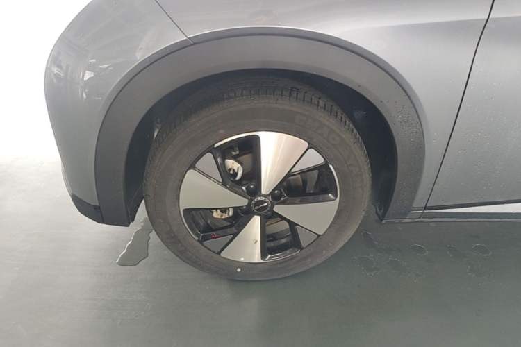 Used BYD Dolphin 2023 420 km Free Version Left Front Wheel Hub