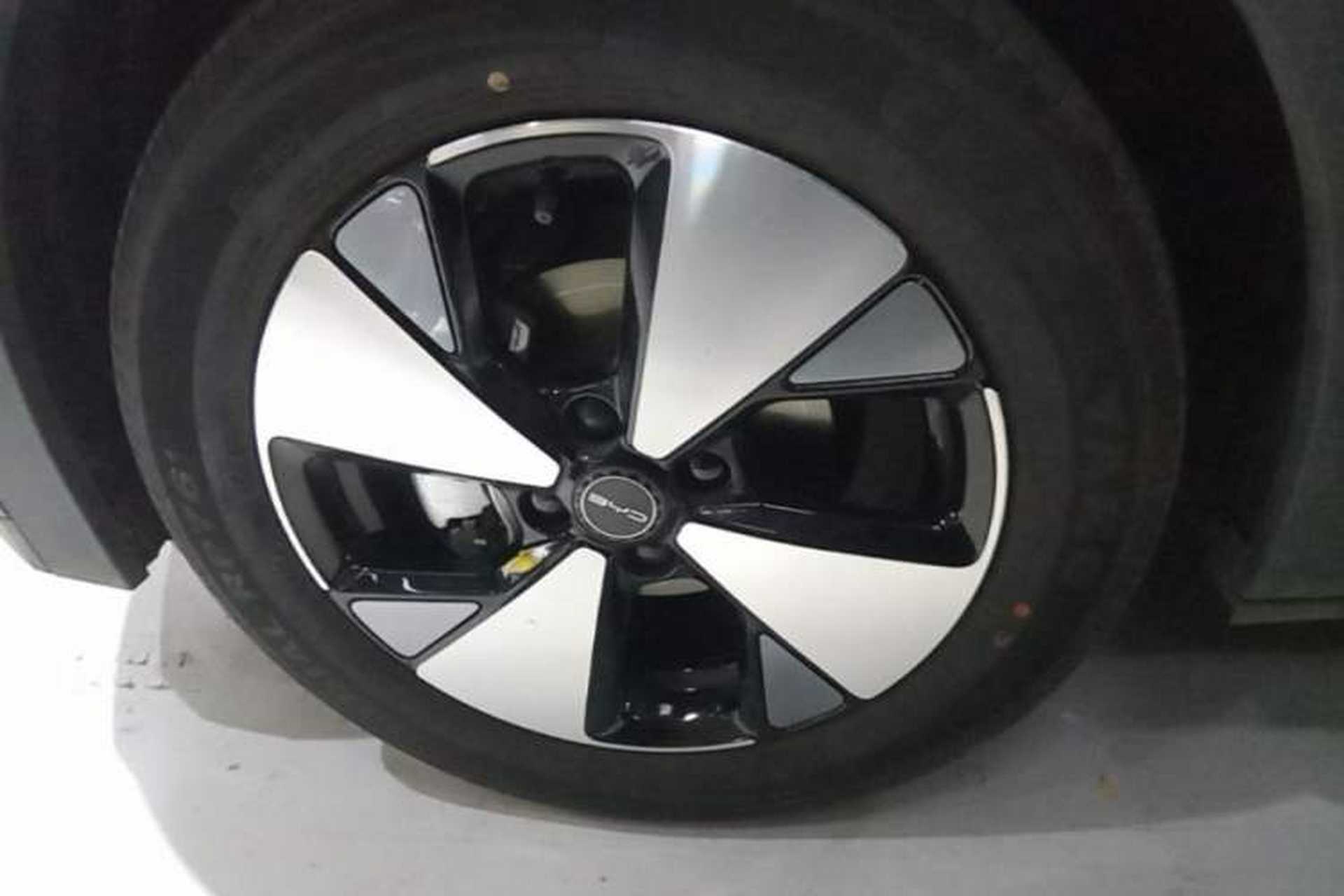 Used BYD Dolphin 2023 420 km Fashion Edition Left Front Wheel Hub