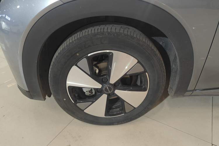 Used BYD Dolphin 2023 420 km Fashion Edition Left Front Wheel Hub