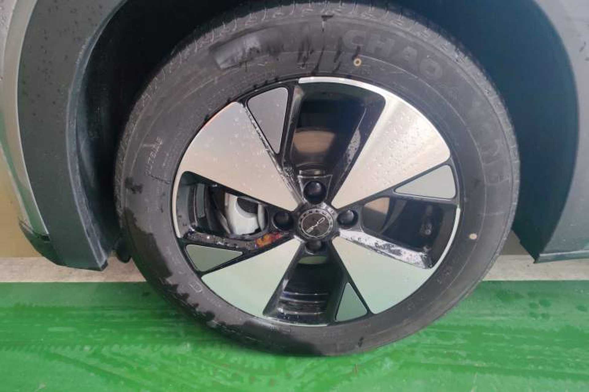 Used BYD Dolphin 2023 420 km Fashion Edition Left Front Wheel Hub