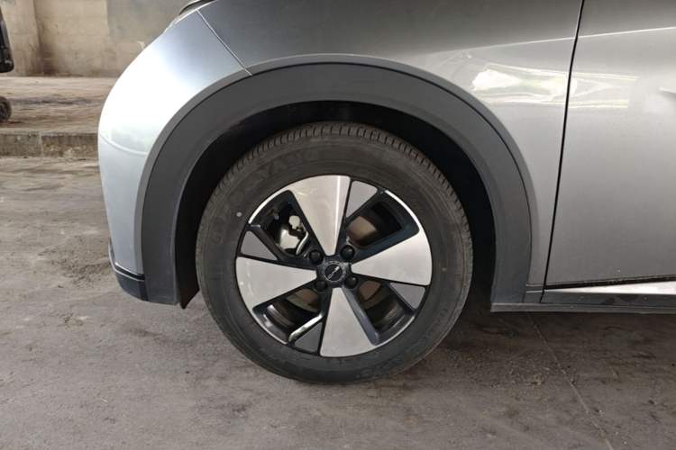 Used BYD Dolphin 2023 420 km Fashion Edition Left Front Wheel Hub