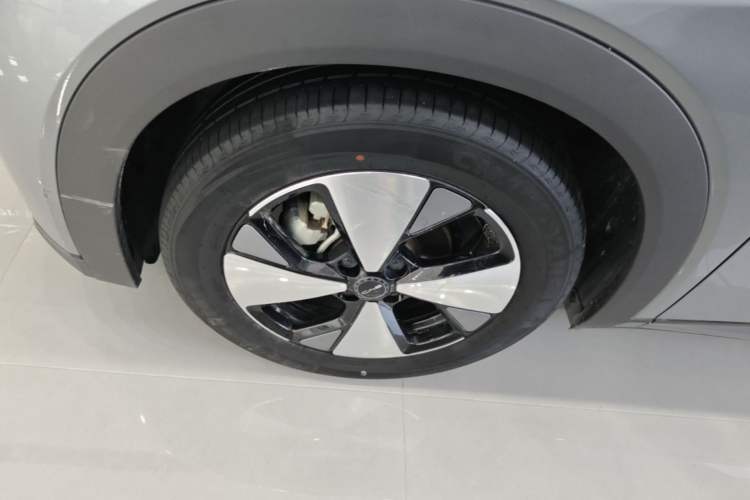 Used BYD Dolphin 2023 420 km Fashion Edition Left Front Wheel Hub