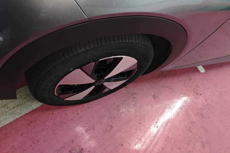 Used BYD Dolphin 2023 420 km Fashion Edition Left Front Wheel Hub