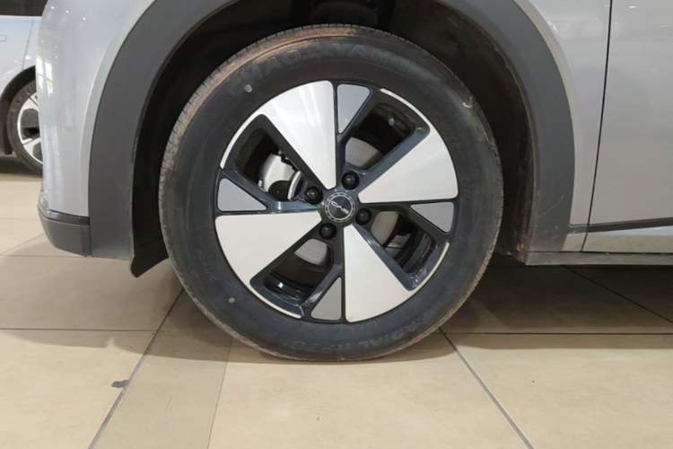 Used BYD Dolphin 2023 420 km Fashion Edition Left Front Wheel Hub