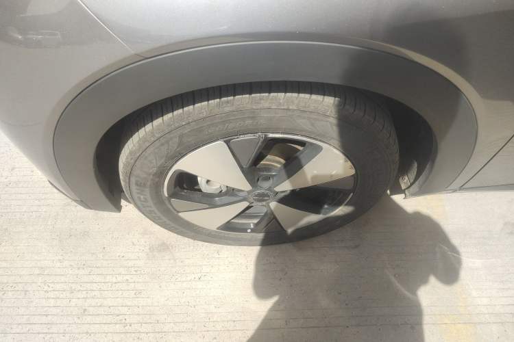 Used BYD Dolphin 2023 420 km Fashion Edition Left Front Wheel Hub