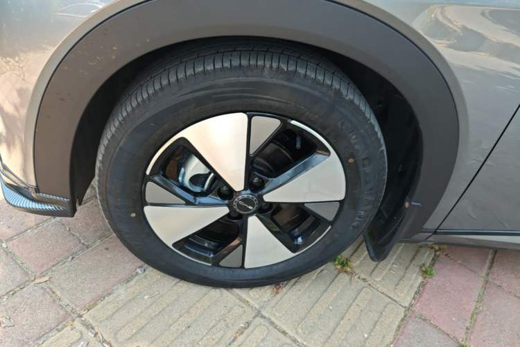 Used BYD Dolphin 2023 420 km Fashion Edition Left Front Wheel Hub