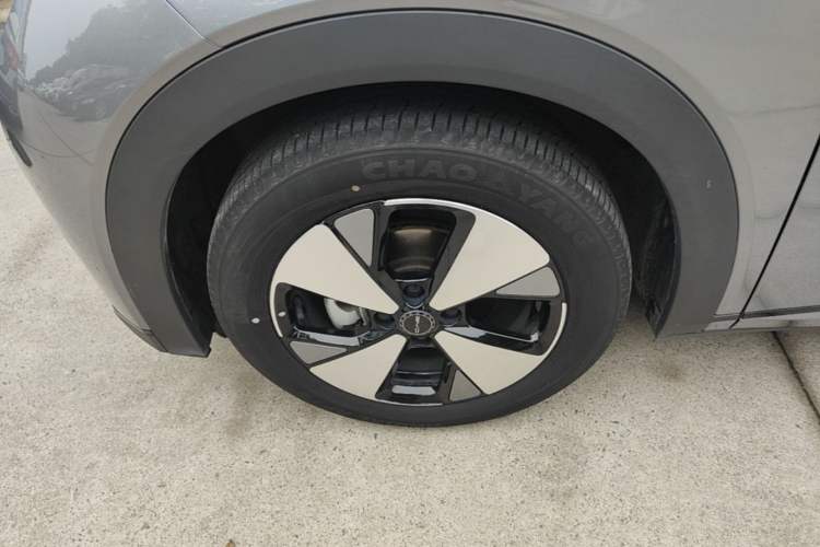 Used BYD Dolphin 2023 420 km Fashion Edition Left Front Wheel Hub