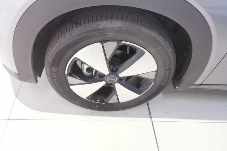 Used BYD Dolphin 2023 420 km Fashion Edition Left Front Wheel Hub