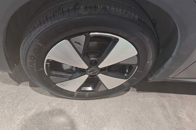 Used BYD Dolphin 2023 420 km Fashion Edition Left Front Wheel Hub