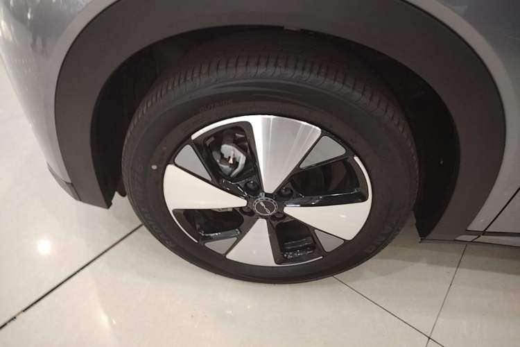 Used BYD Dolphin 2023 420 km Fashion Edition Left Front Wheel Hub