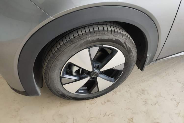 Used BYD Dolphin 2023 420 km Fashion Edition Left Front Wheel Hub