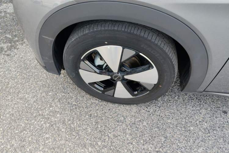 Used BYD Dolphin 2023 420 km Fashion Edition Left Front Wheel Hub