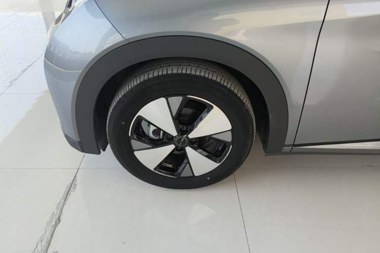 Used BYD Dolphin 2023 420 km Fashion Edition Left Front Wheel Hub