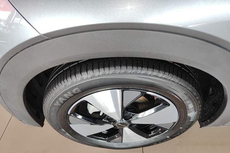 Used BYD Dolphin 2023 420 km Fashion Edition Left Front Wheel Hub
