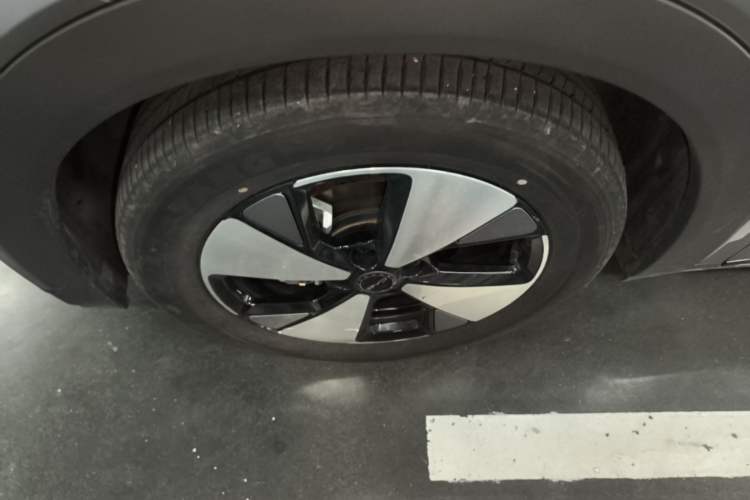 Used BYD Dolphin 2023 420 km Fashion Edition Left Front Wheel Hub