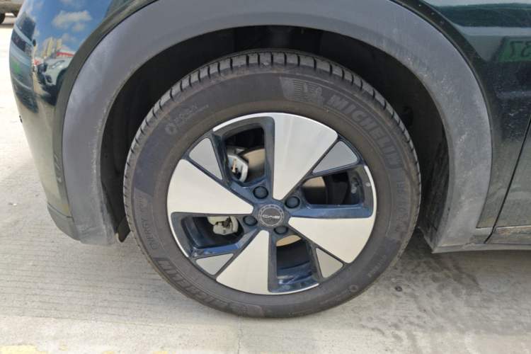 Used BYD Dolphin 2023 420 km Fashion Edition Left Front Wheel Hub