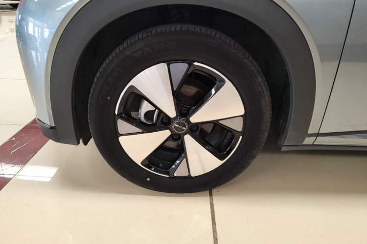 Used BYD Dolphin 2023 420 km Fashion Edition Left Front Wheel Hub