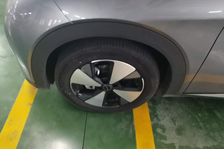 Used BYD Dolphin 2023 420 km Fashion Edition Left Front Wheel Hub