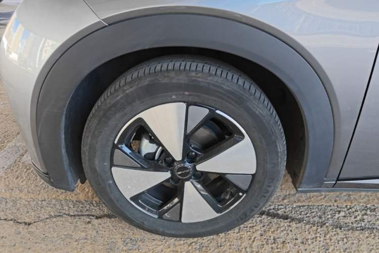 Used BYD Dolphin 2023 420 km Free Version Left Front Wheel Hub